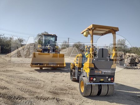Ввод в эксплуатацию фронтального погрузчика XCMG LW330RU и мини-катка XCMG XD120VT - 1