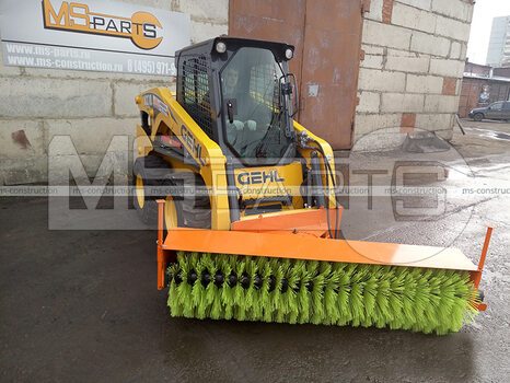 Фото: Дорожная коммунальная щетка на мини-погрузчик