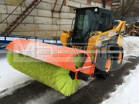 Фото: Дорожная коммунальная щетка на мини-погрузчик