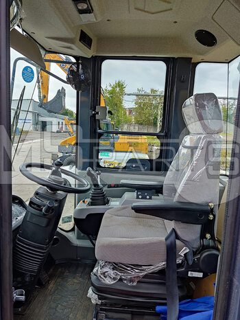 Фото: Крупногабаритный фронтальный погрузчик Фронтальный погрузчик XCMG LW300KN
