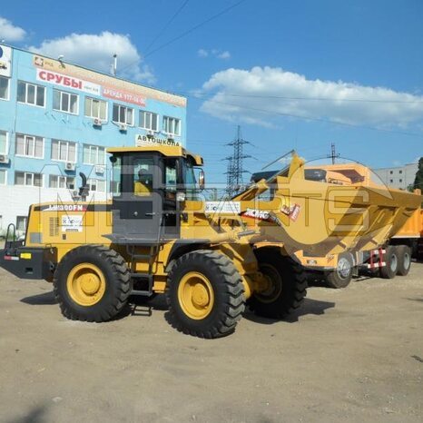 Фото: Крупногабаритный фронтальный погрузчик Фронтальный погрузчик XCMG LW300FN