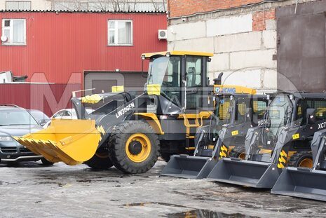 Фото: Крупногабаритный фронтальный погрузчик Фронтальный погрузчик XCMG LW300FN