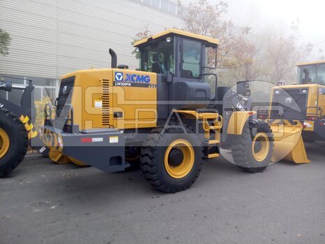 Фото: Крупногабаритный фронтальный погрузчик Фронтальный погрузчик XCMG LW300FN