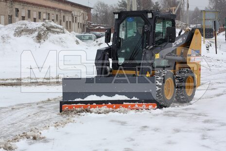Фото: Мини-погрузчик Мини-погрузчик XCMG XC740RU