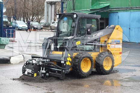 Фото: Мини-погрузчик Мини-погрузчик XCMG XC740RU