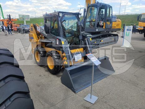 Фото: Мини-погрузчик Мини-погрузчик XCMG XC740RU