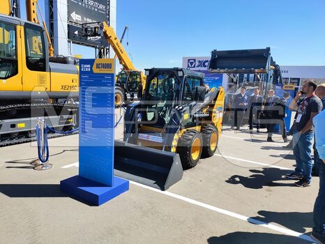 Фото: Мини-погрузчик Мини-погрузчик XCMG XC740RU