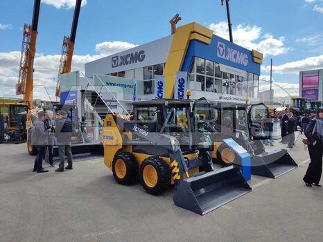Фото: Мини-погрузчик Мини-погрузчик XCMG XC740RU