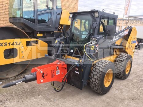 Фото: Мини-погрузчик Мини-погрузчик XCMG XC770RU