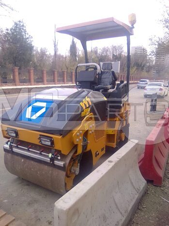 Фото: Каток XCMG XMR403