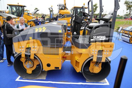 Фото: Каток XCMG XMR403