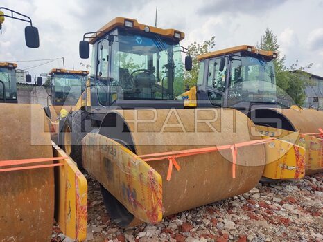 Фото: Каток грунтовый XCMG XS123