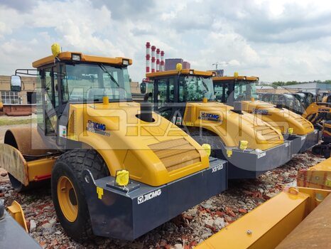 Фото: Каток грунтовый XCMG XS123