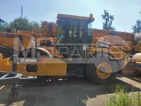Фото: Каток грунтовый XCMG XS123