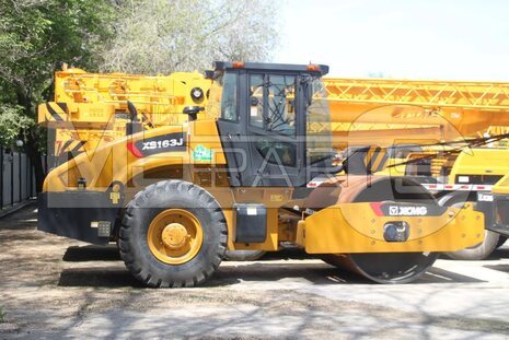 Фото: Каток грунтовый XCMG XS163J