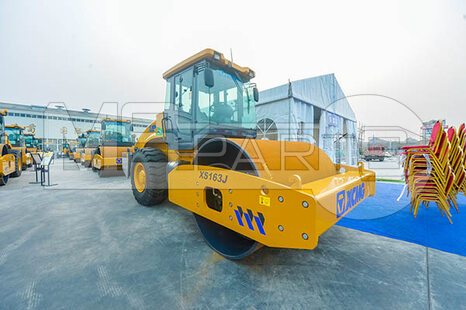 Фото: Каток грунтовый XCMG XS163J