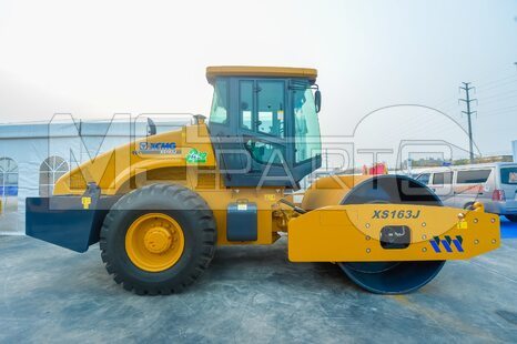 Фото: Каток грунтовый XCMG XS163J