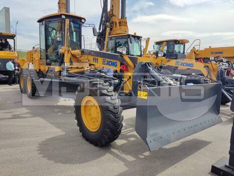 Фото: Автогрейдер XCMG GR1605