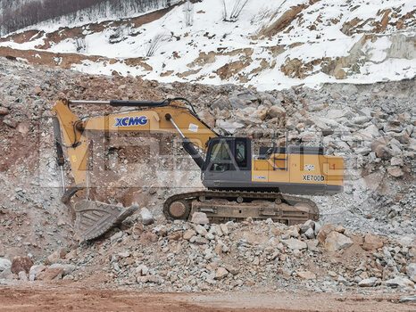 Фото: Гусеничный экскаватор XCMG XE700D