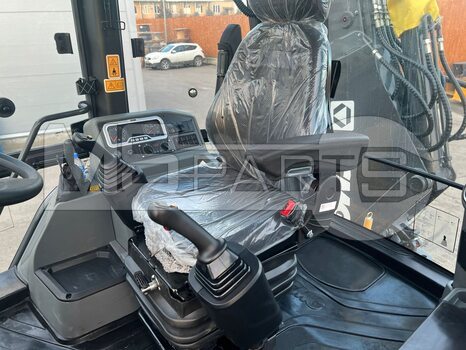Фото: Экскаватор-погрузчик Экскаватор-погрузчик XCMG XC8-S3570