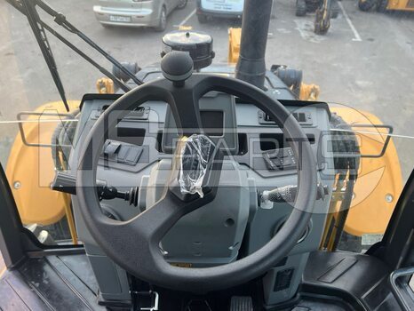Фото: Экскаватор-погрузчик Экскаватор-погрузчик XCMG XC8-S3570