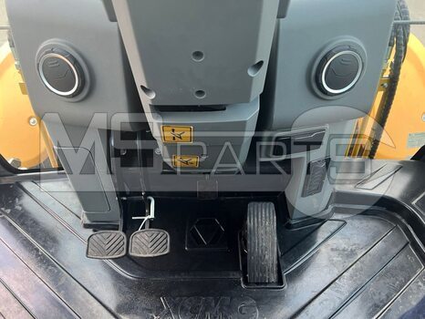Фото: Экскаватор-погрузчик Экскаватор-погрузчик XCMG XC8-S3570