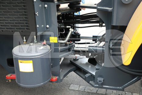 Фото: Крупногабаритный фронтальный погрузчик Фронтальный погрузчик XCMG XC938