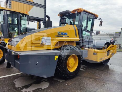 Фото: Каток грунтовый XCMG XS185S