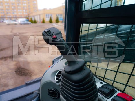 Фото: Мини-погрузчик Мини-погрузчик XCMG SV790RU
