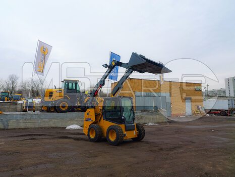 Фото: Мини-погрузчик Мини-погрузчик XCMG SV790RU