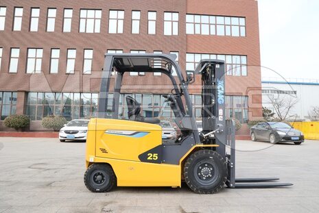 Фото: Вилочный погрузчик XCMG XCB25 (L5-C)