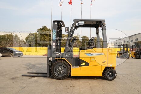 Фото: Вилочный погрузчик XCMG XCB35 (L5-C)