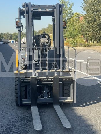 Фото: Вилочный погрузчик XCMG XCB35 (L5-C)