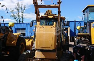 Первое ТО на экскаватор-погрузчик RUNMAX SE440 - 4