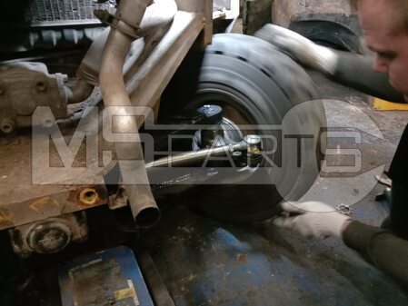 Замена рулевых тяг на вилочном погрузчике Mitsubishi - 1