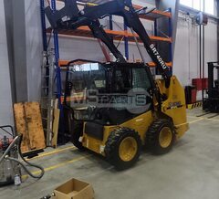 Замена стекла на мини-погрузчике SR740RU