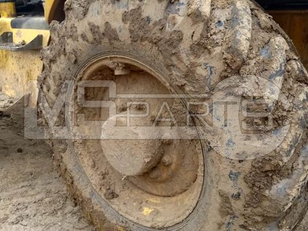 Замена сальников ступиц на New Holland B115 - 2