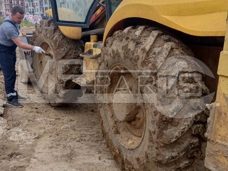 Замена сальников ступиц на New Holland B115 - 3