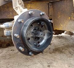 Замена сальников ступиц на New Holland B115