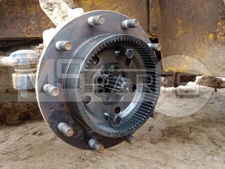 Замена сальников ступиц на New Holland B115 - 6