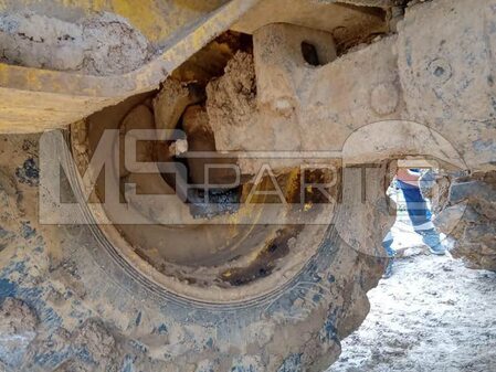 Замена сальников ступиц на New Holland B115 - 4