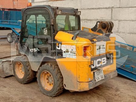 Замена подшипника ступицы однорукого мини-погрузчика JCB 175 - 5