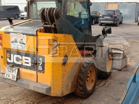 Замена подшипника ступицы однорукого мини-погрузчика JCB 175 - 7