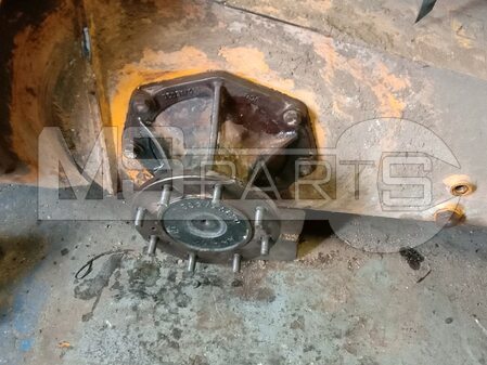 Замена подшипника ступицы однорукого мини-погрузчика JCB 175 - 11