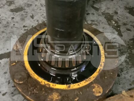 Замена подшипника ступицы однорукого мини-погрузчика JCB 175 - 9