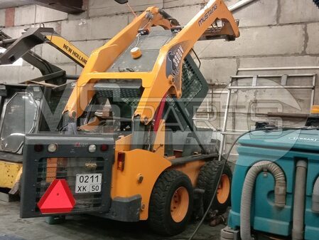 Замена прокладки ГБЦ двигателя Yanmar 4TNV98 на Mustang 3300V - 8