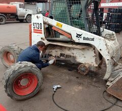 Замена сальников ступиц мини-погрузчика Bobcat S130
