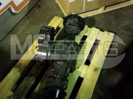 Замена моста компактного коммунального погрузчика Mustang AL506 - 4