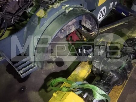 Замена моста компактного коммунального погрузчика Mustang AL506 - 9