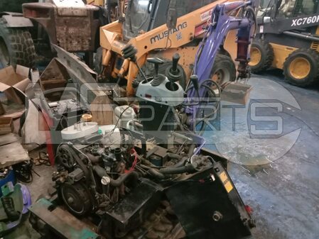 Ремонт двигателя Honda мини-экскаватора Komatsu - 1